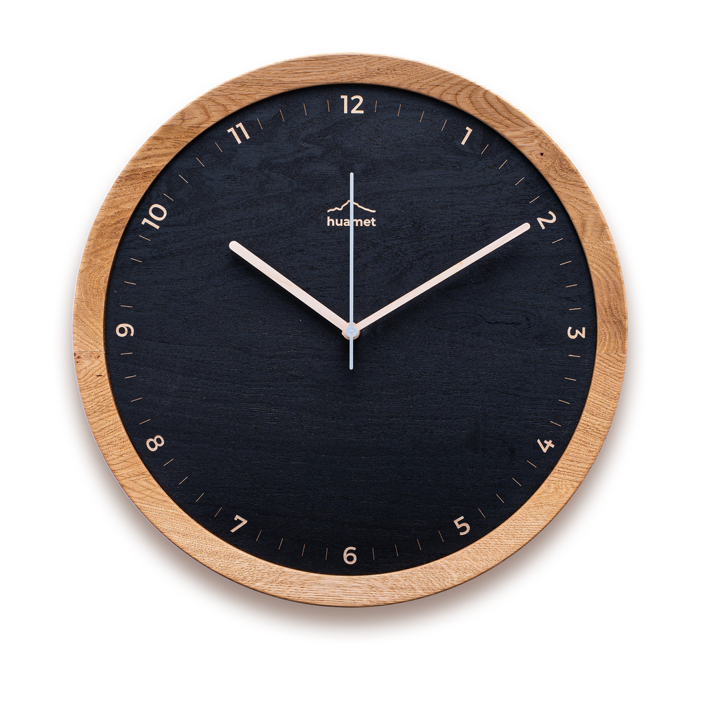 Black - Wanduhr aus massiven Eichenholz